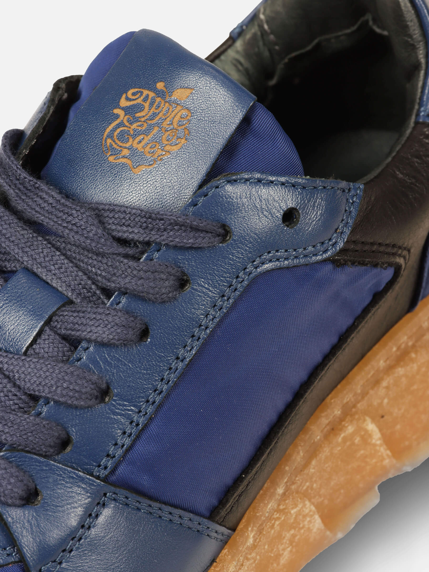Sneaker dunkelblau/schwarz, Schuhwerk, Schuh, Sneaker, Tasche, Handtasche
