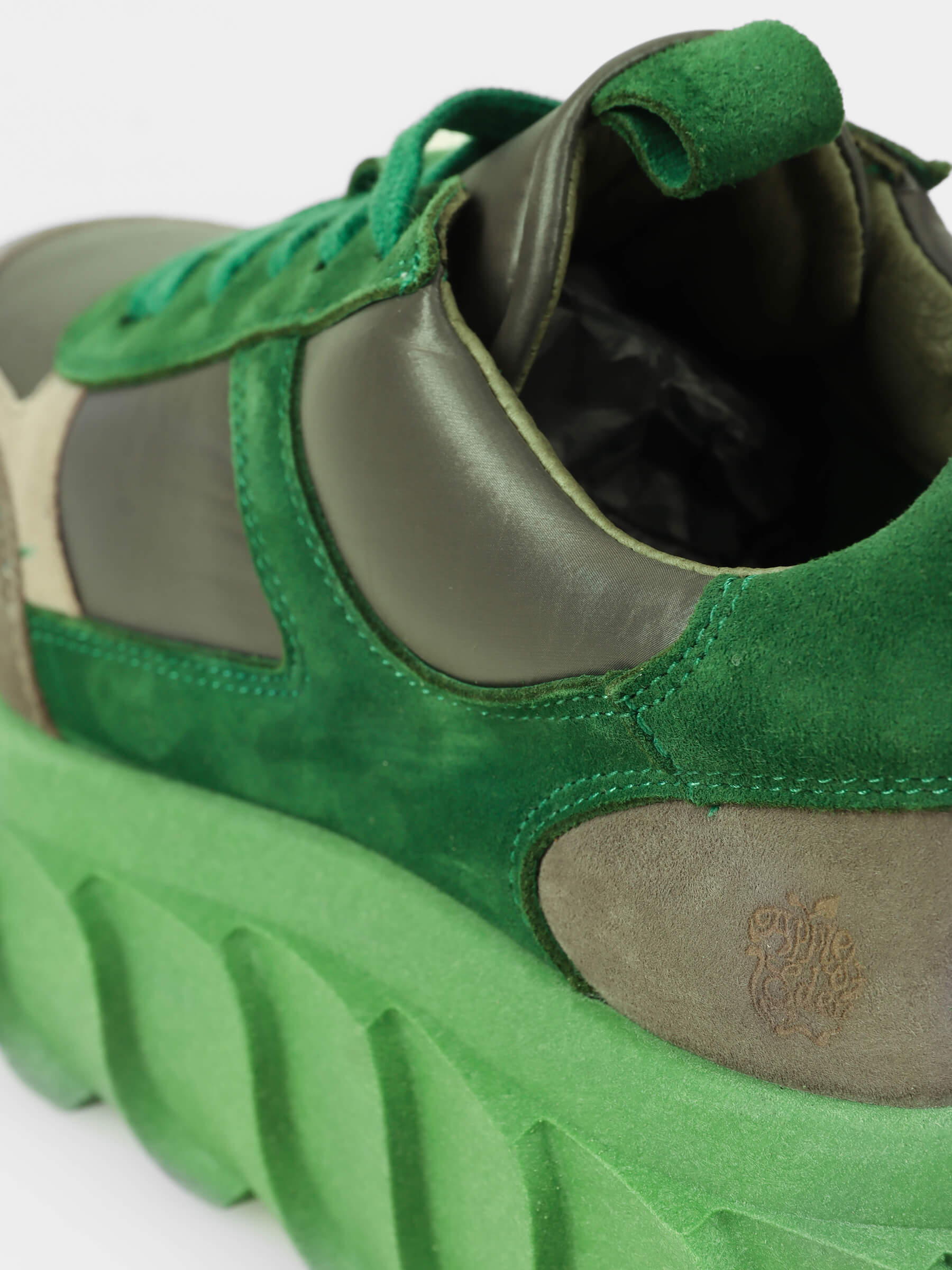 Plateau-Sneaker Taupe/Green, Bekleidung, Schuhwerk, Schuh, Sneaker, Wildleder