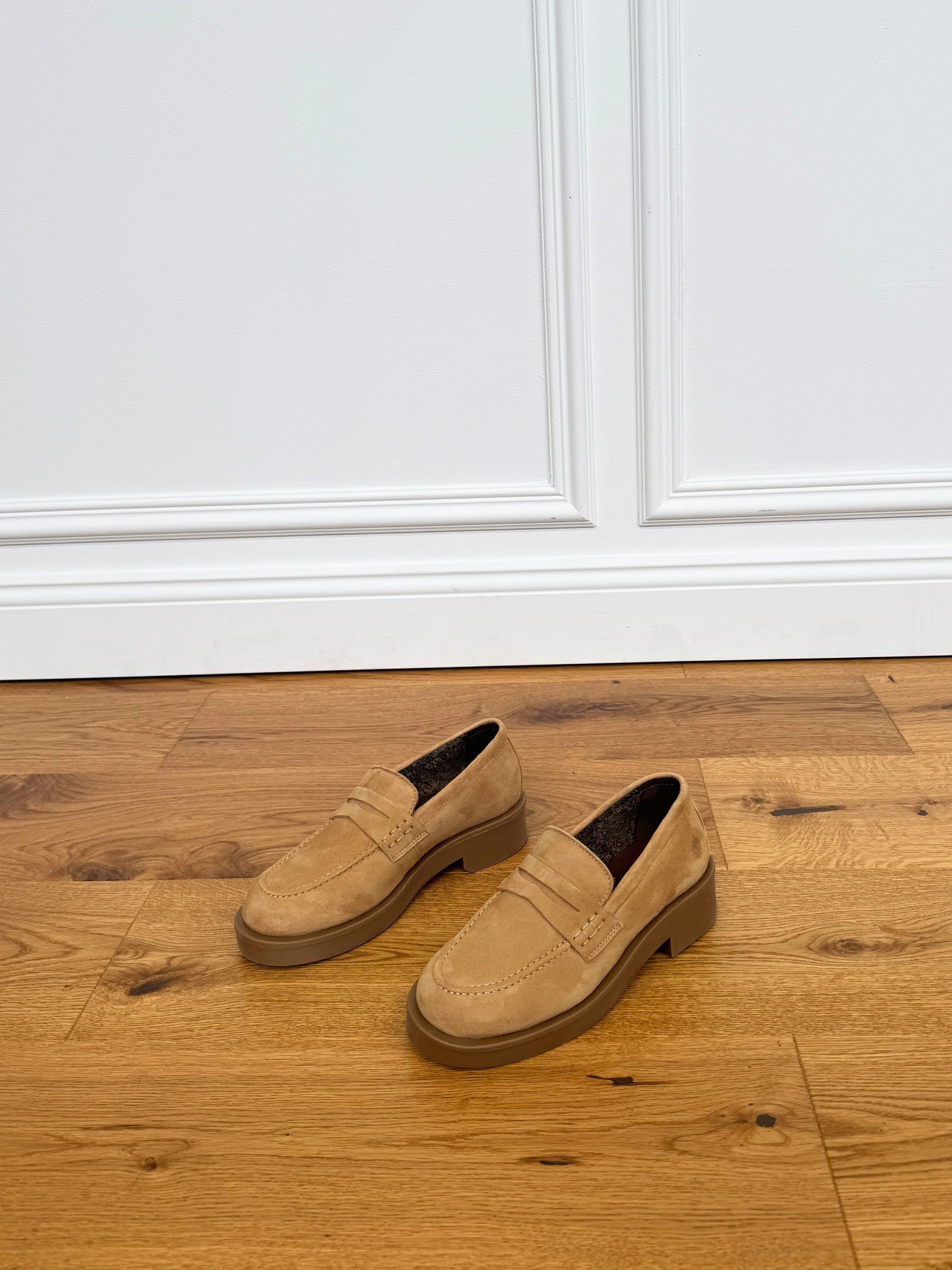 Schuh, Hartholz, Turnschuh, Fußboden, Innenarchitektur