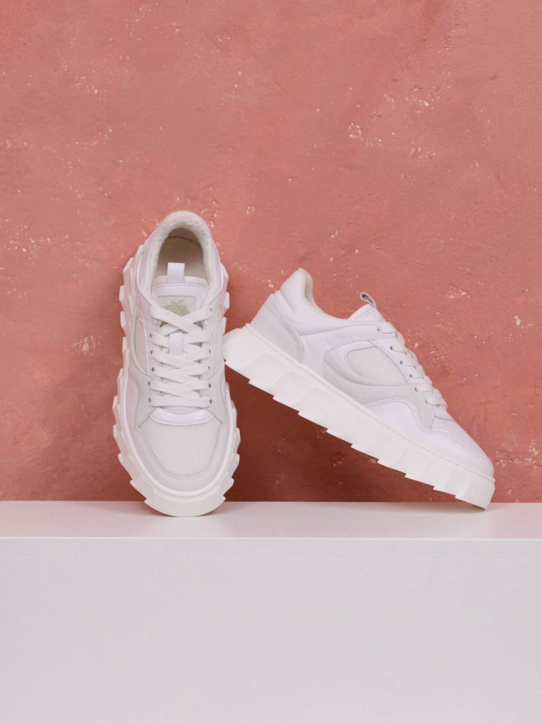 FS25_Kampagnenbild_lima_weiss_2 Bekleidung, Schuhwerk, Schuh, Sneaker, Bekleidung, Schuhwerk, Schuh, Sneaker, Bekleidung, Schuhwerk, Schuh, Sneaker, Bekleidung, Schuhwerk, Schuh, Sneaker
