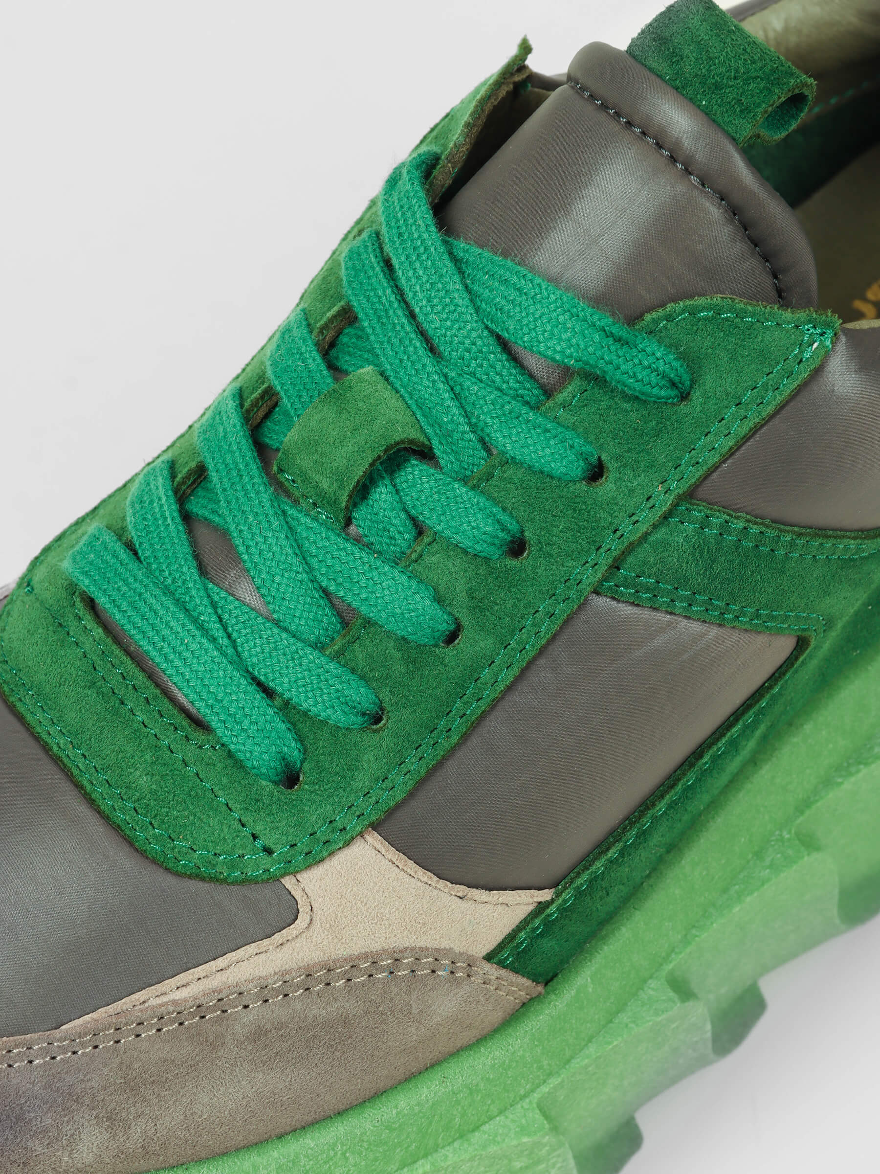Plateau-Sneaker Taupe/Green, Bekleidung, Schuhwerk, Schuh, Sneaker