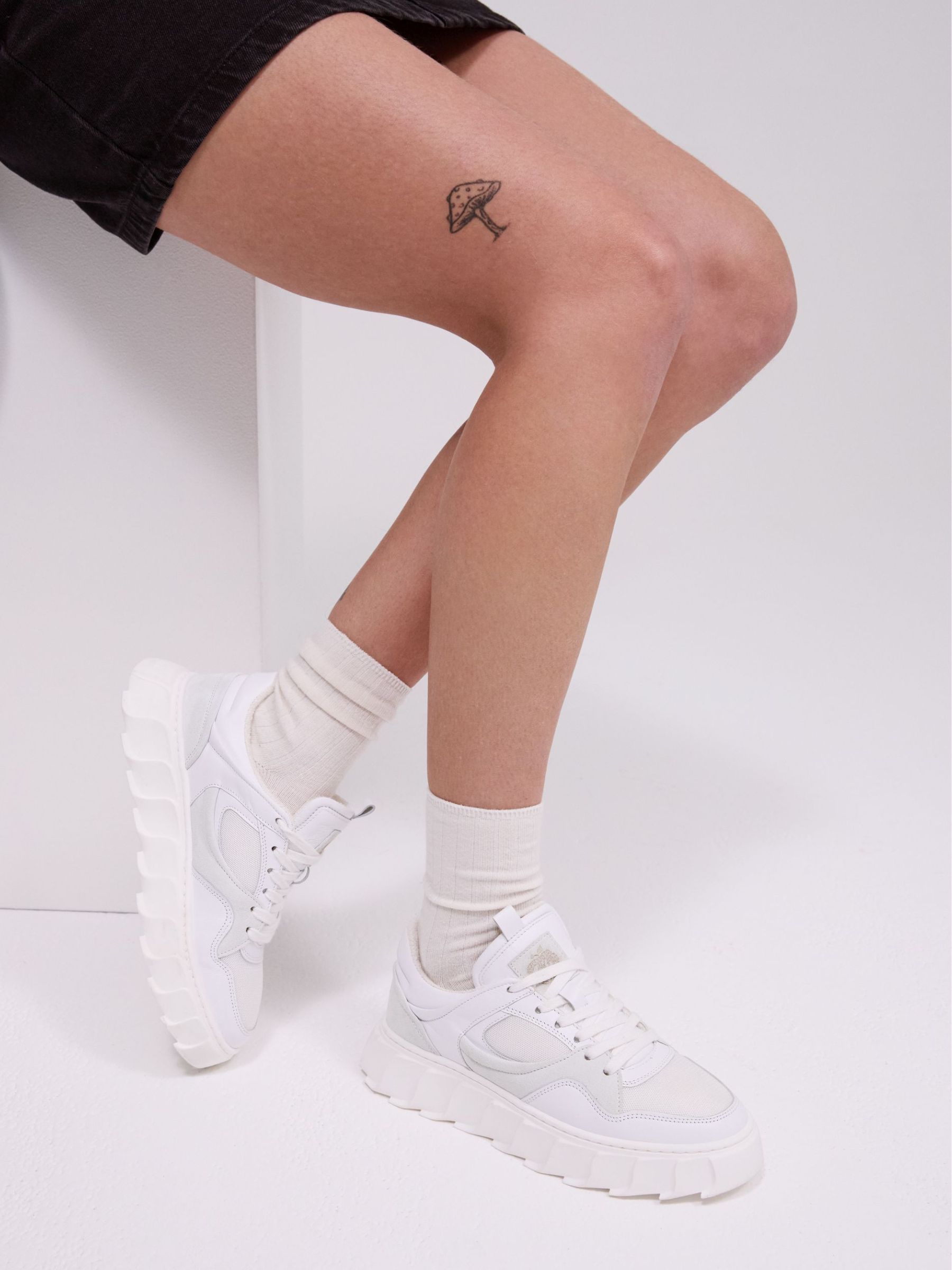 FS25_Kampagnenbild_lima_weiss_1 Schuhwerk, Schuh, Sneaker, Haut, Tätowierung, Schuhwerk, Schuh, Sneaker, Haut, Tätowierung, Schuhwerk, Schuh, Sneaker, Haut, Tätowierung, Schuhwerk, Schuh, Sneaker, Haut, Tätowierung