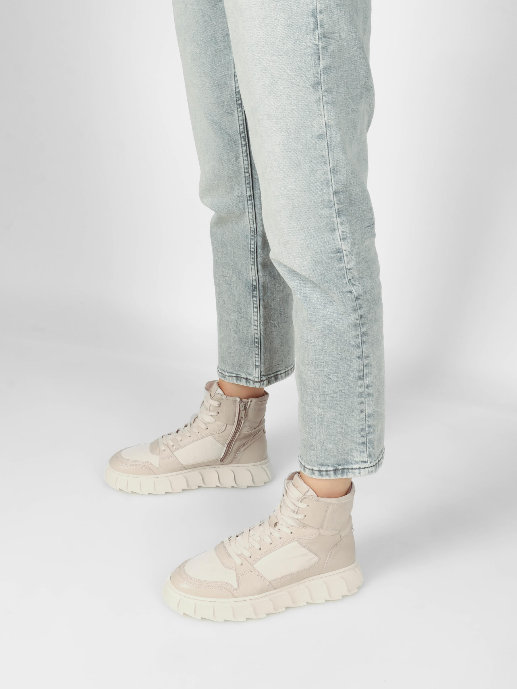 High Top Sneaker ivory, Schuhwerk, Schuh, Sneaker, Hosen, Person
