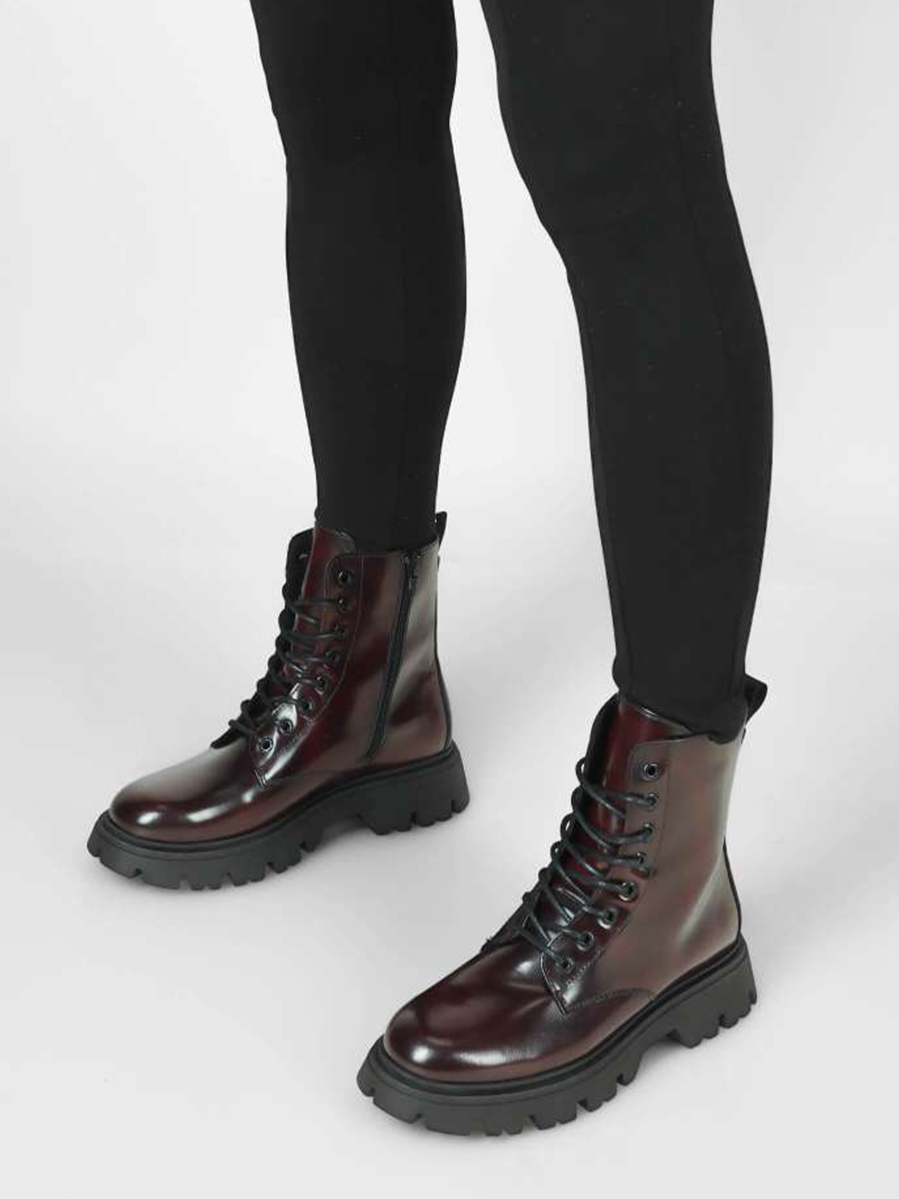 Schnürstiefeletten Bordo, Bekleidung, Schuhwerk, Schuh, Person