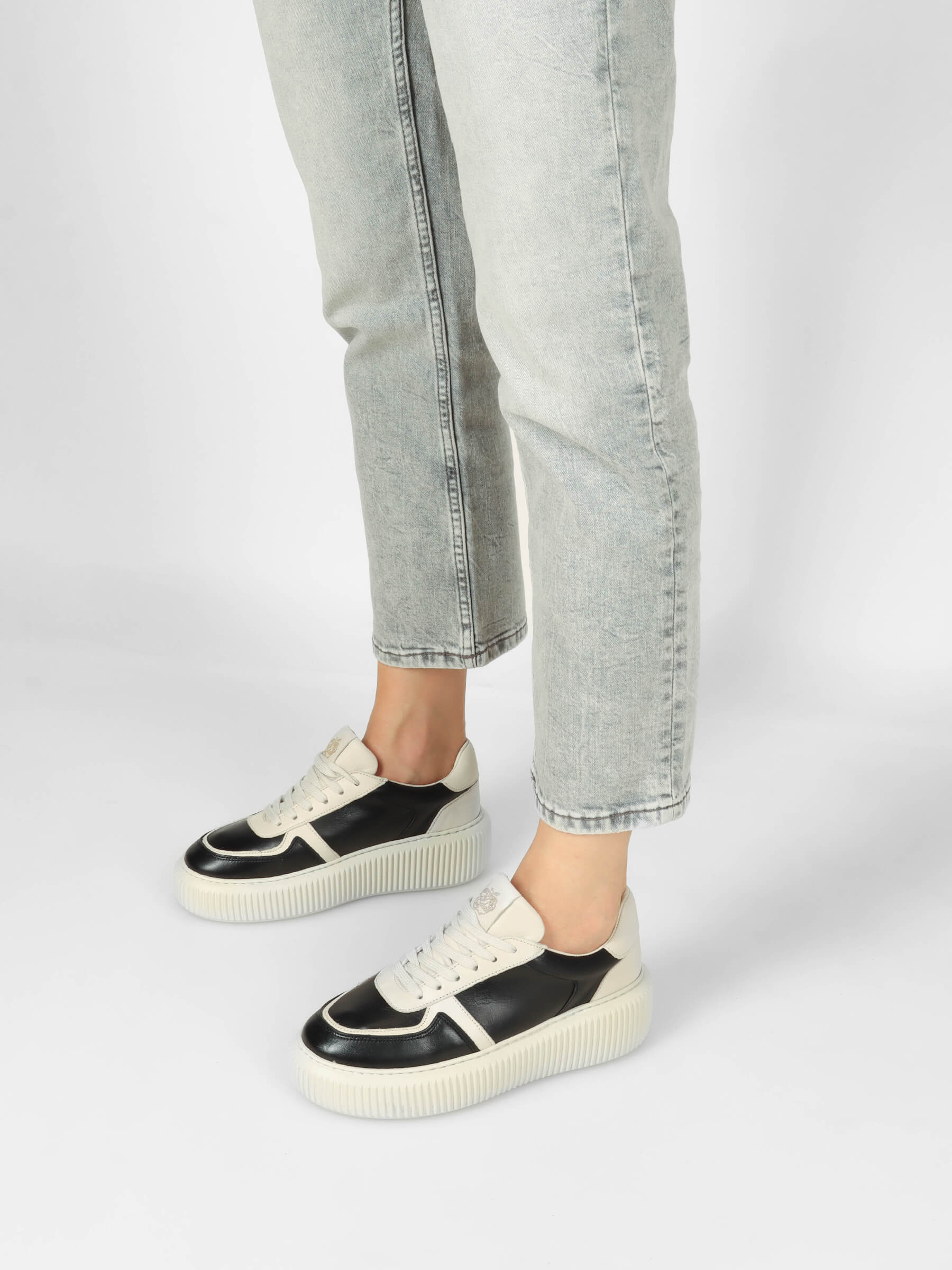 AW24-NATAL1-000-000-Apple-of-Eden_8_BM Sneaker weiß/schwarz, Bekleidung, Schuhwerk, Schuh, Sneaker, Hosen