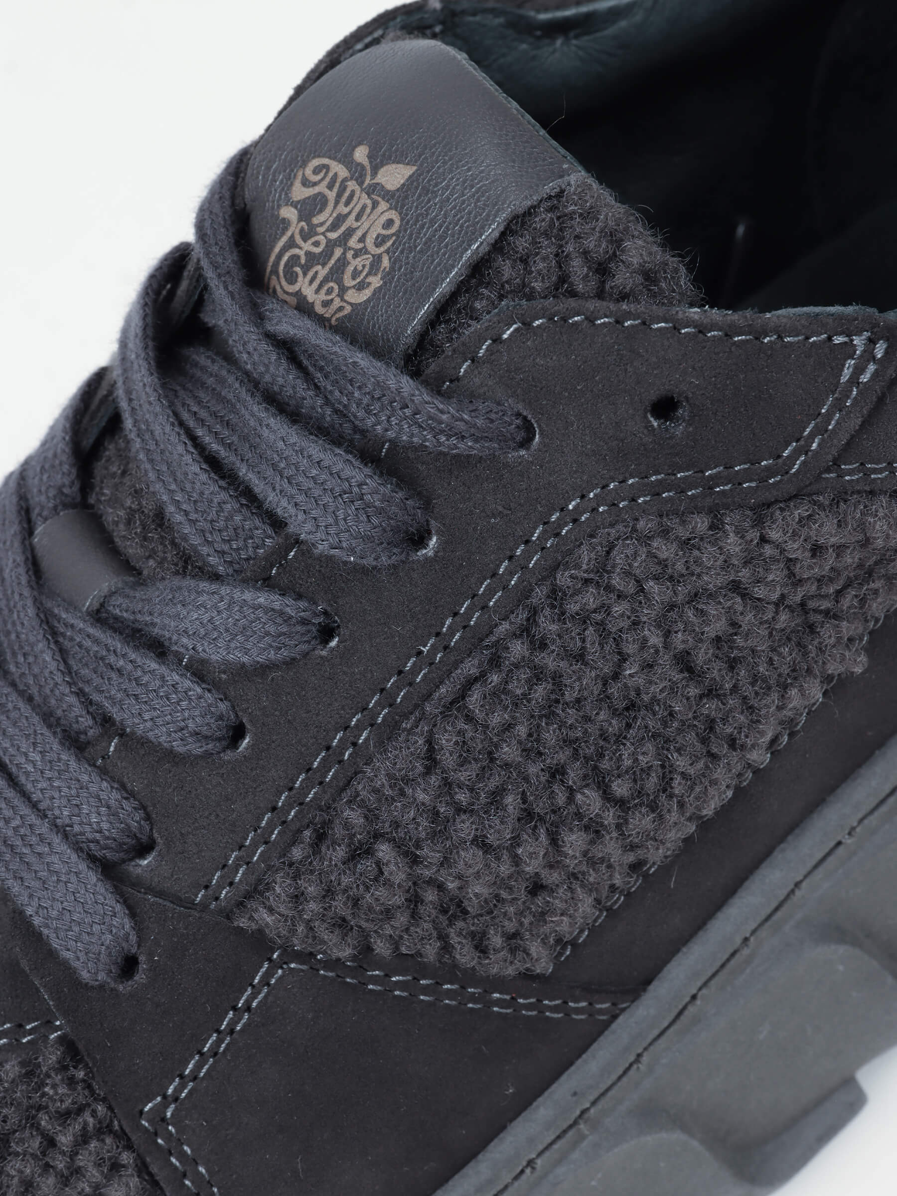 AoE_01-11 Sneaker dunkelgrau, Bekleidung, Schuhwerk, Schuh, Sneaker, Halstuch