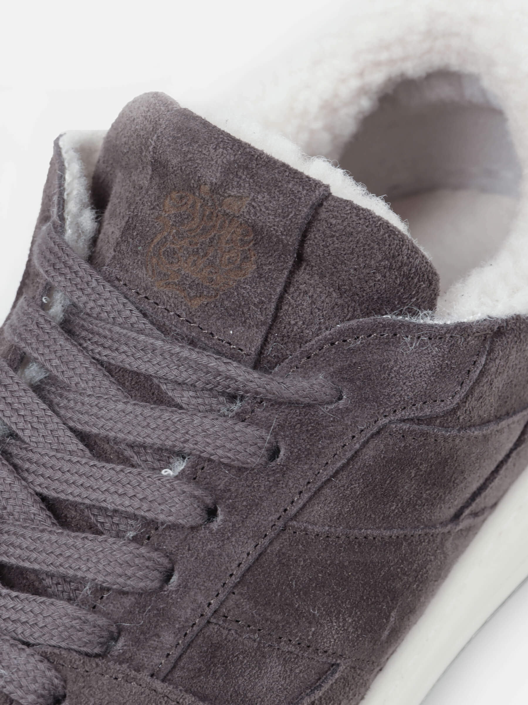 Sneaker grau, Bekleidung, Schuhwerk, Schuh, Sneaker, Wildleder